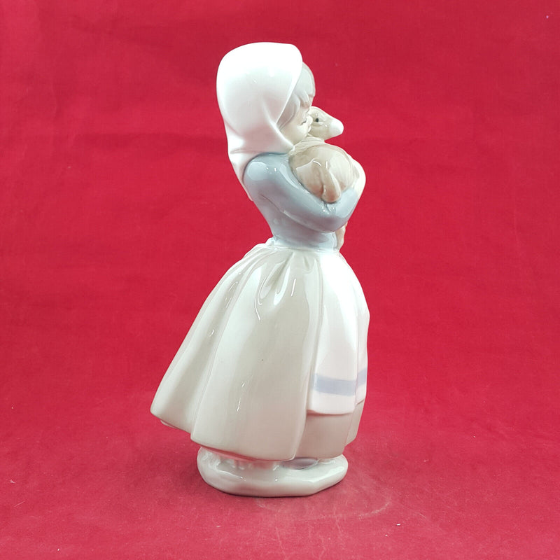 Lladro Nao Figurine - Girl Holding Lamb In Arms 0120 - L/N 2921