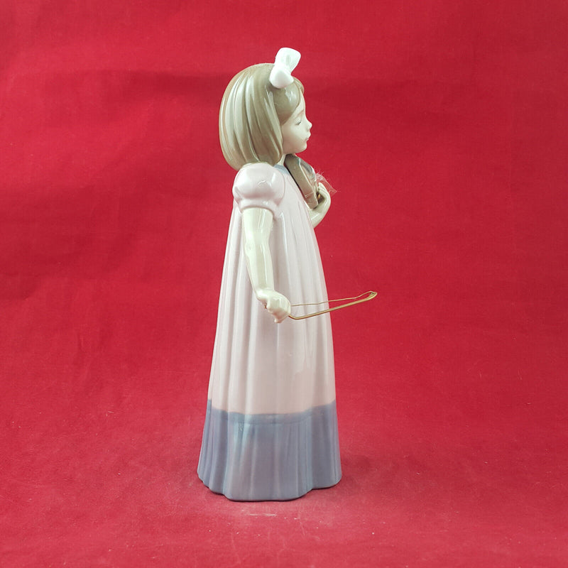 Nao By Lladro - Girl With Violin 1034 (damaged) - L/N 2462