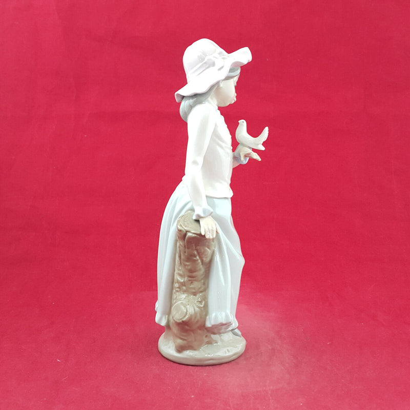 Lladro Nao Figurine - Girl With Dove Bird 0320 - L/N 2920