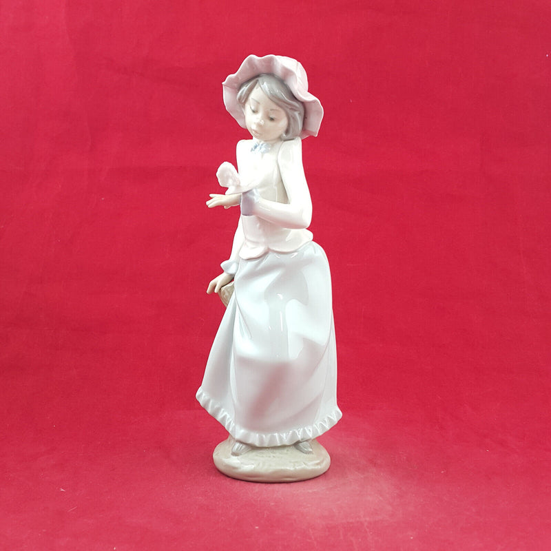 Lladro Nao Figurine - Girl With Dove Bird 0320 - L/N 2920