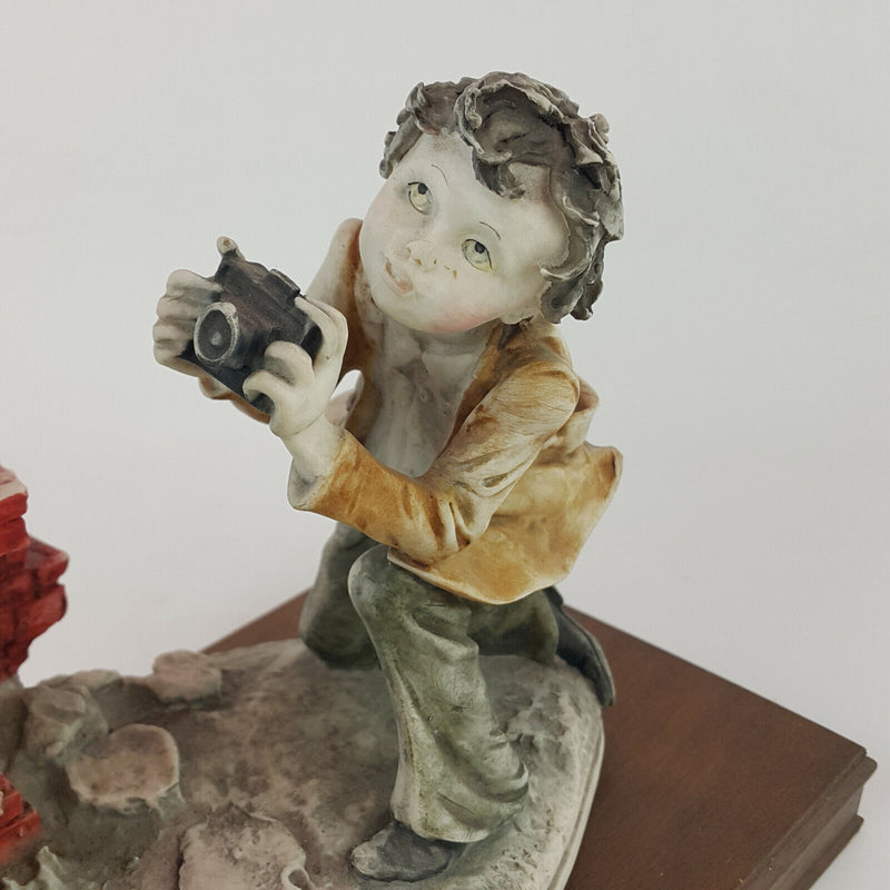 Giuseppe Armani Figurine - Boy Taking Picture Of A Girl - NA 1062