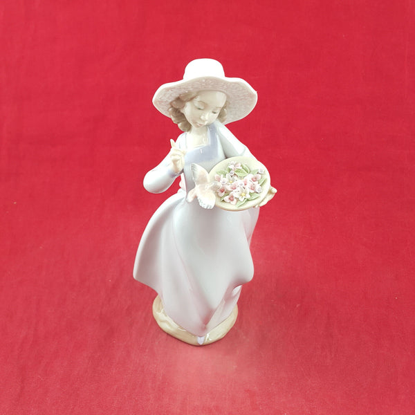 Lladro Figurine - Caught In The Act 6439 - L/N 3319