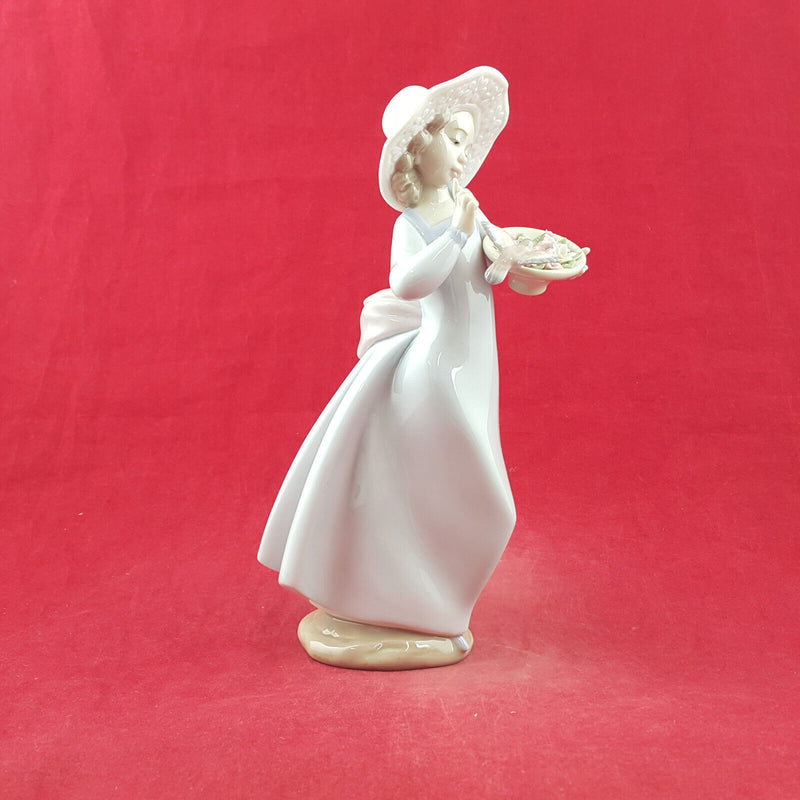 Lladro Figurine - Caught In The Act 6439 - L/N 3319