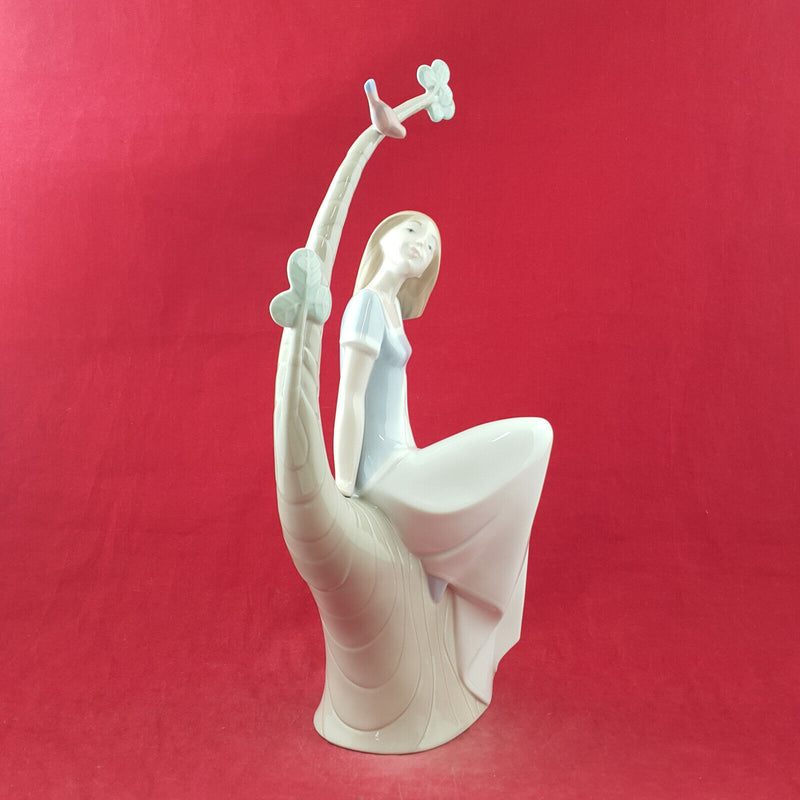 Lladro Nao Figure - Lazy Afternoon / Woman Sitting On A Tree (damaged) - L/N 316