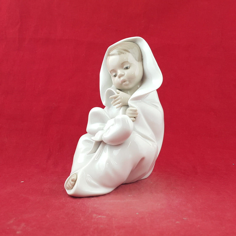 Lladro Nao Figurine - All Bundled Up 1340 - L/N 3734