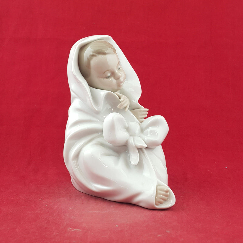 Lladro Nao Figurine - All Bundled Up 1340 - L/N 3734