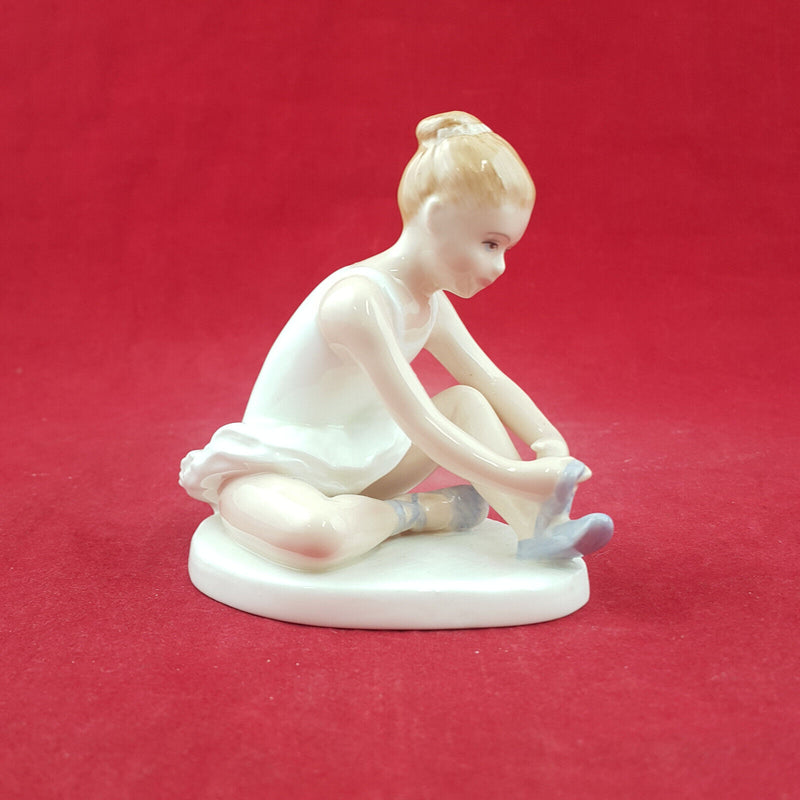 Royal Doulton Figurine - Ballet Shoes HN3434 - RD 3629