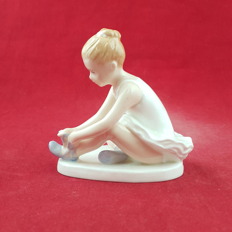 Royal Doulton Figurine - Ballet Shoes HN3434 - RD 3629