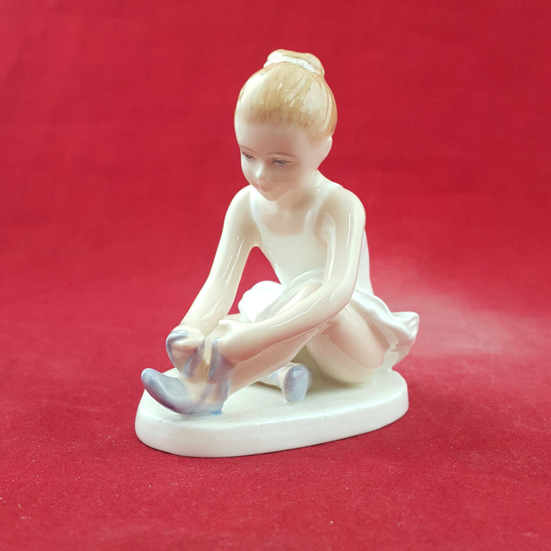 Royal Doulton Figurine - Ballet Shoes HN3434 - RD 3629