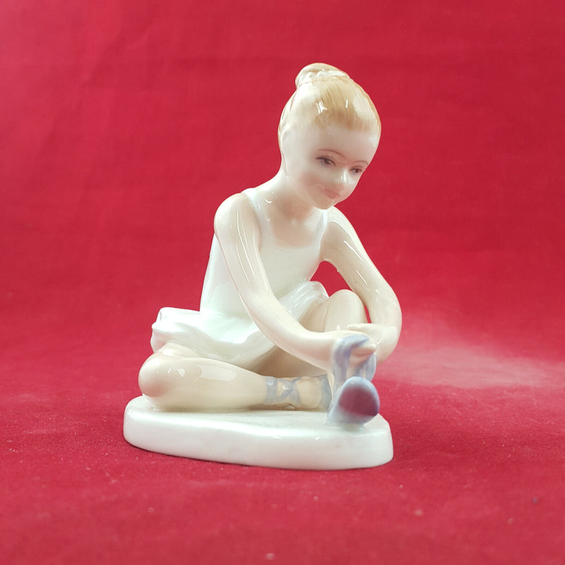 Royal Doulton Figurine - Ballet Shoes HN3434 - RD 3629