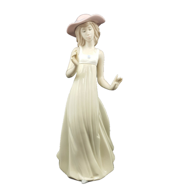 Lladro NAO Figurine 1158 Gentle Breeze - Damaged