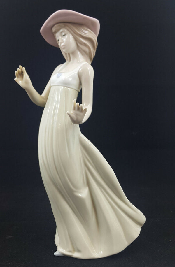 Lladro NAO Figurine 1158 Gentle Breeze - Damaged