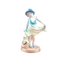 Royal Doulton Figurine - Dressing Up HN3300 – RD 3021