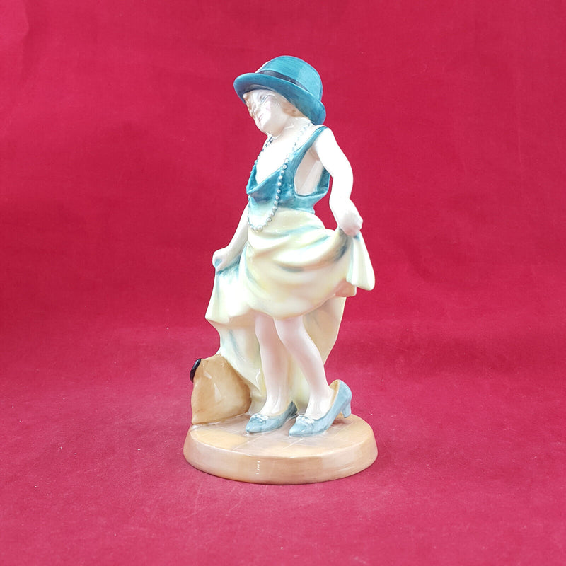 Royal Doulton Figurine - Dressing Up HN3300 – RD 3021