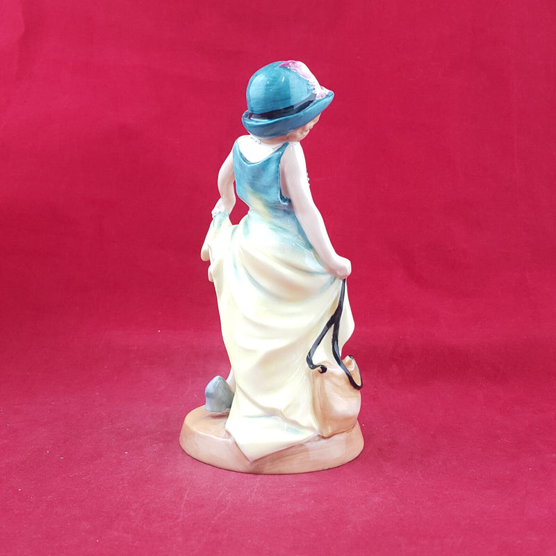 Royal Doulton Figurine - Dressing Up HN3300 – RD 3021