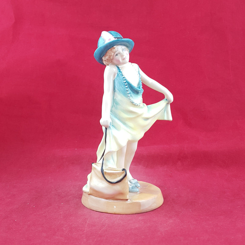 Royal Doulton Figurine - Dressing Up HN3300 – RD 3021