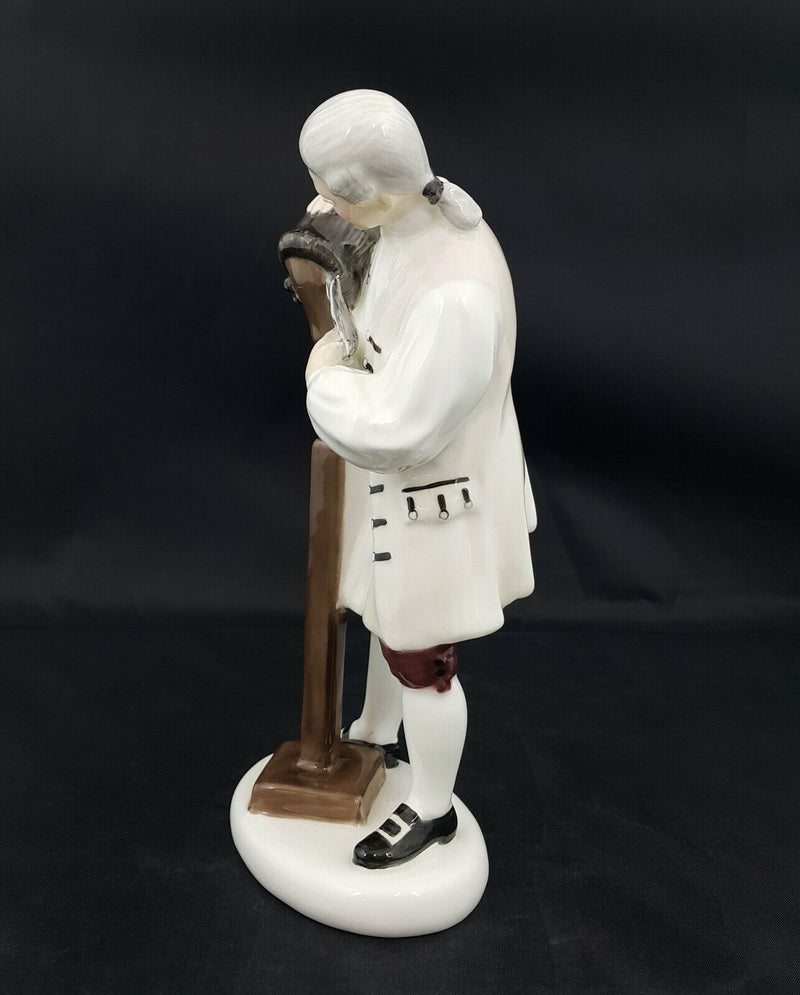 HN2239 Royal Doulton Figurine The Wigmaker From Williamsburg Model