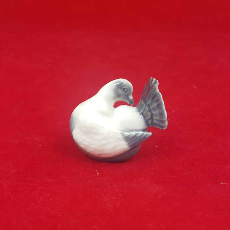 Royal Copenhagen Figurine - Fan Tailed Dove Pigeon 4787