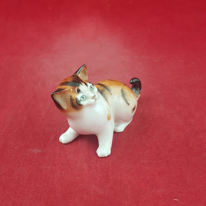 Royal Doulton Animals Character HN2584 Kitten Looking Up (Restored) - 8986 RD