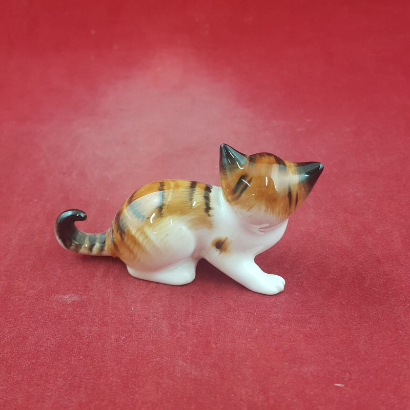 Royal Doulton Animals Character HN2584 Kitten Looking Up (Restored) - 8986 RD