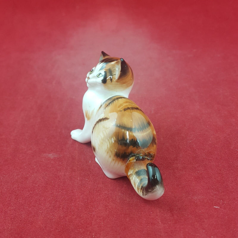 Royal Doulton Animals Character HN2584 Kitten Looking Up (Restored) - 8986 RD