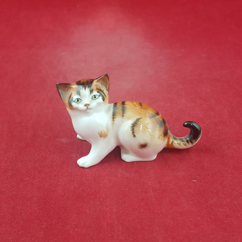 Royal Doulton Animals Character HN2584 Kitten Looking Up (Restored) - 8986 RD