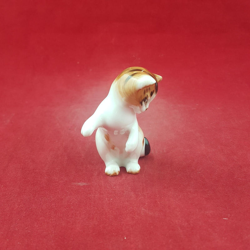 Royal Doulton Animals Character HN2582 Kitten On Hind Legs (Chipped) - 8985 RD