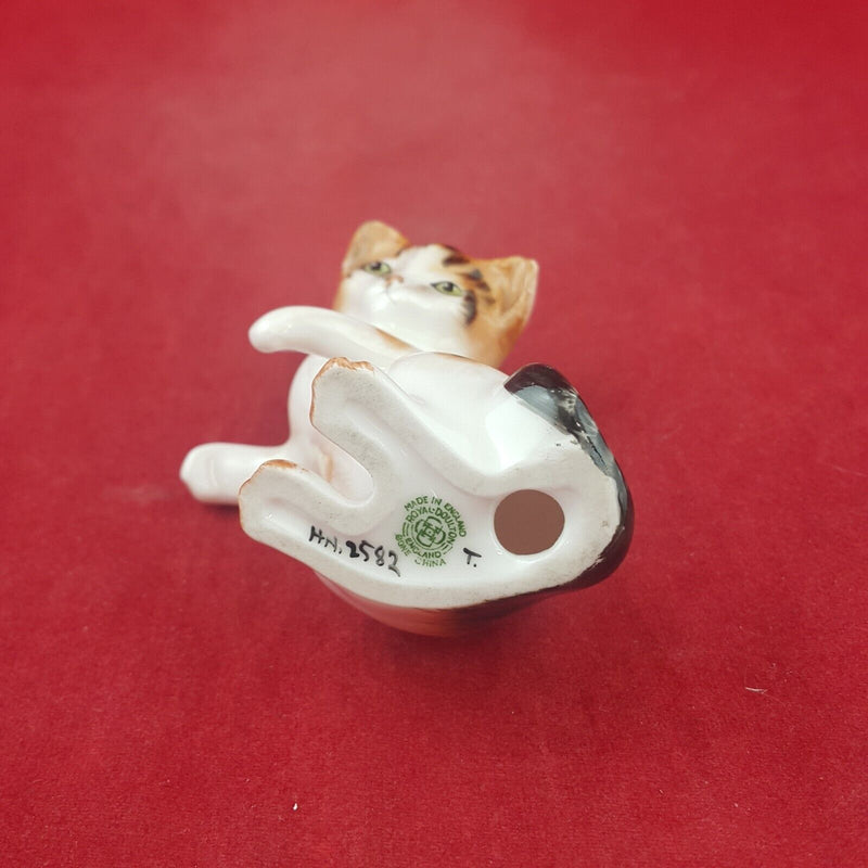 Royal Doulton Animals Character HN2582 Kitten On Hind Legs (Chipped) - 8985 RD