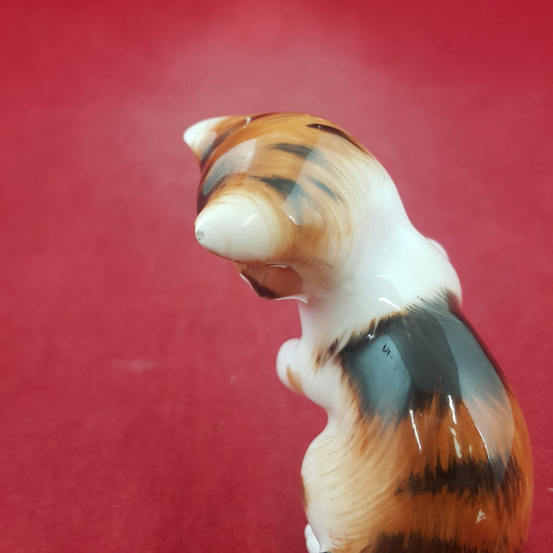 Royal Doulton Animals Character HN2582 Kitten On Hind Legs (Chipped) - 8985 RD