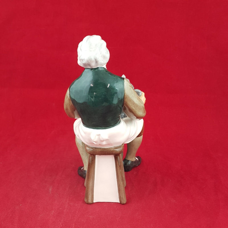 Royal Doulton Figurine HN2146 - The Tinsmith -  RD 6865