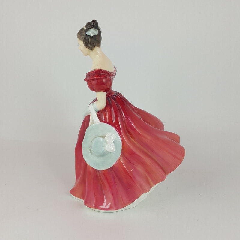 Royal Doulton Figurine HN2220 - Winsome - RD 5566