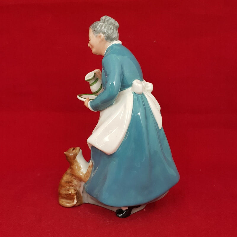 Royal Doulton Figurine Favourite HN2249 - 5306 RD