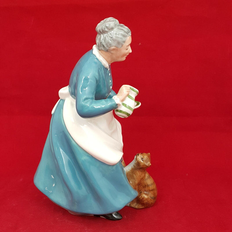 Royal Doulton Figurine Favourite HN2249 - 5306 RD