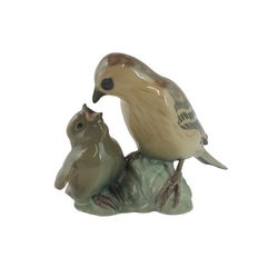 Royal Copenhagen B&G Bird Figurine 1869 - Sparrow Feeding its Young - 7560 RCH