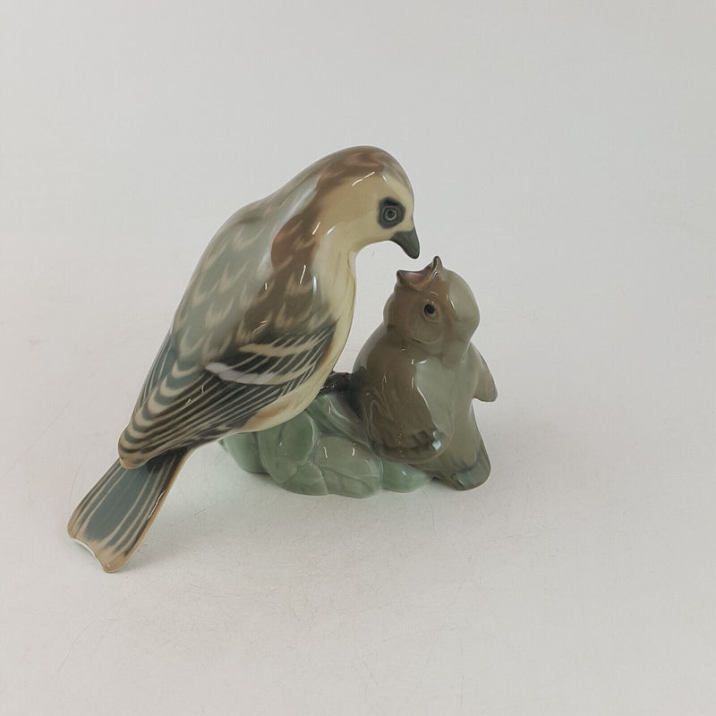 Royal Copenhagen B&G Bird Figurine 1869 - Sparrow Feeding its Young - 7560 RCH