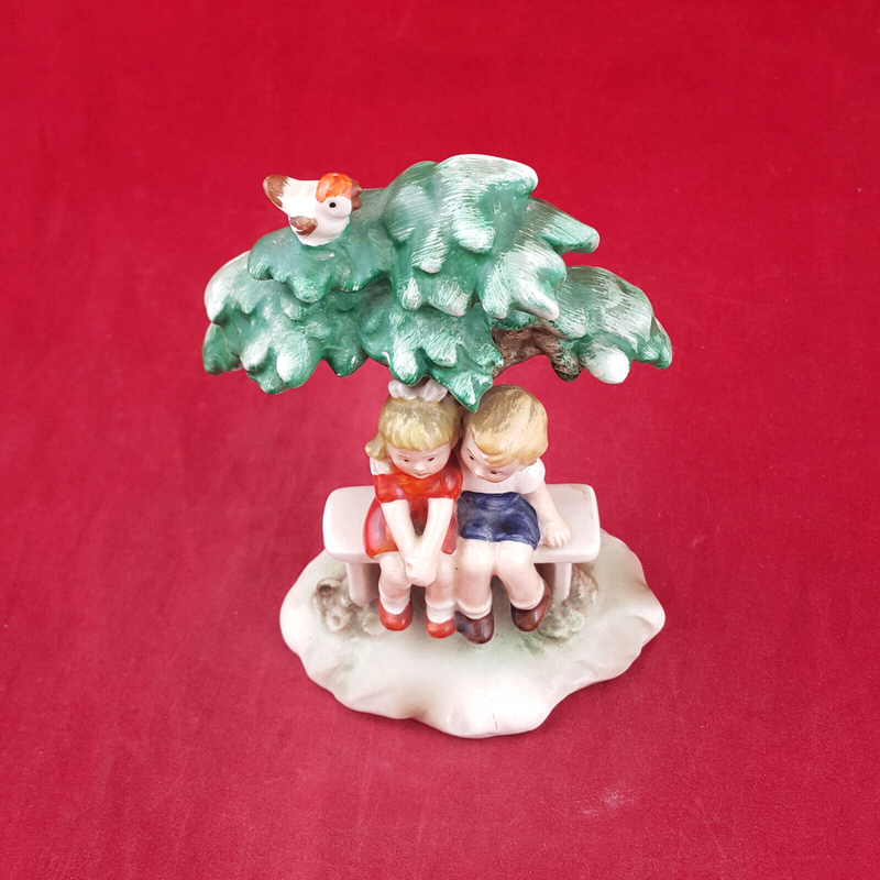 Goebel Kinderland - 2 Children Sitting On A Bench Besides A Tree GF 97 - TF 119