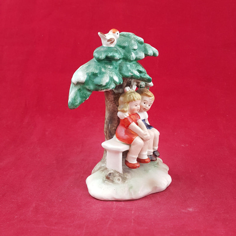 Goebel Kinderland - 2 Children Sitting On A Bench Besides A Tree GF 97 - TF 119