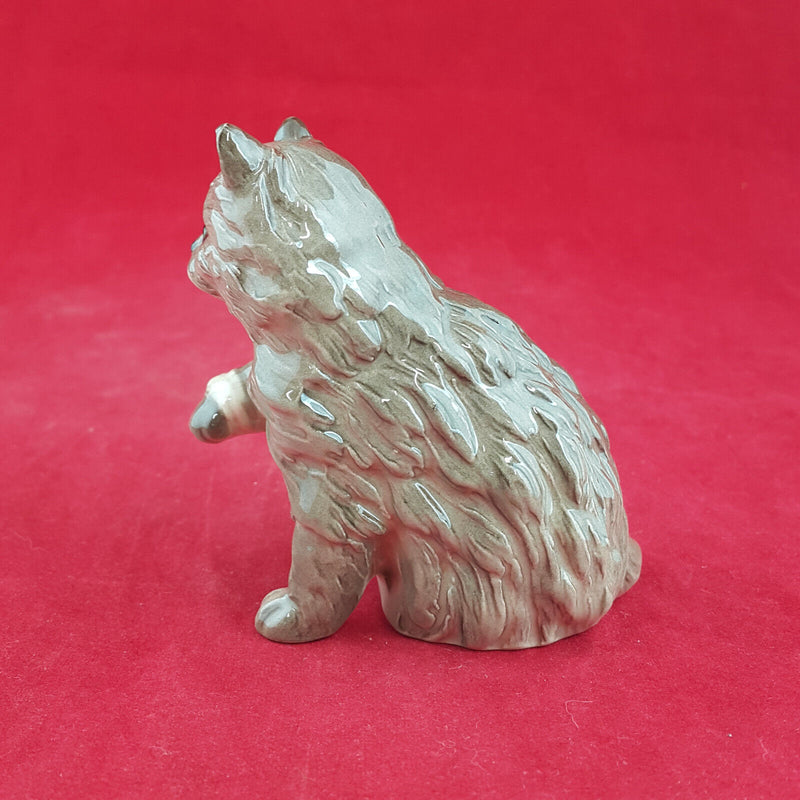 Royal Doulton Cats - Cat With Bandaged Paw DA195 - RD 1651