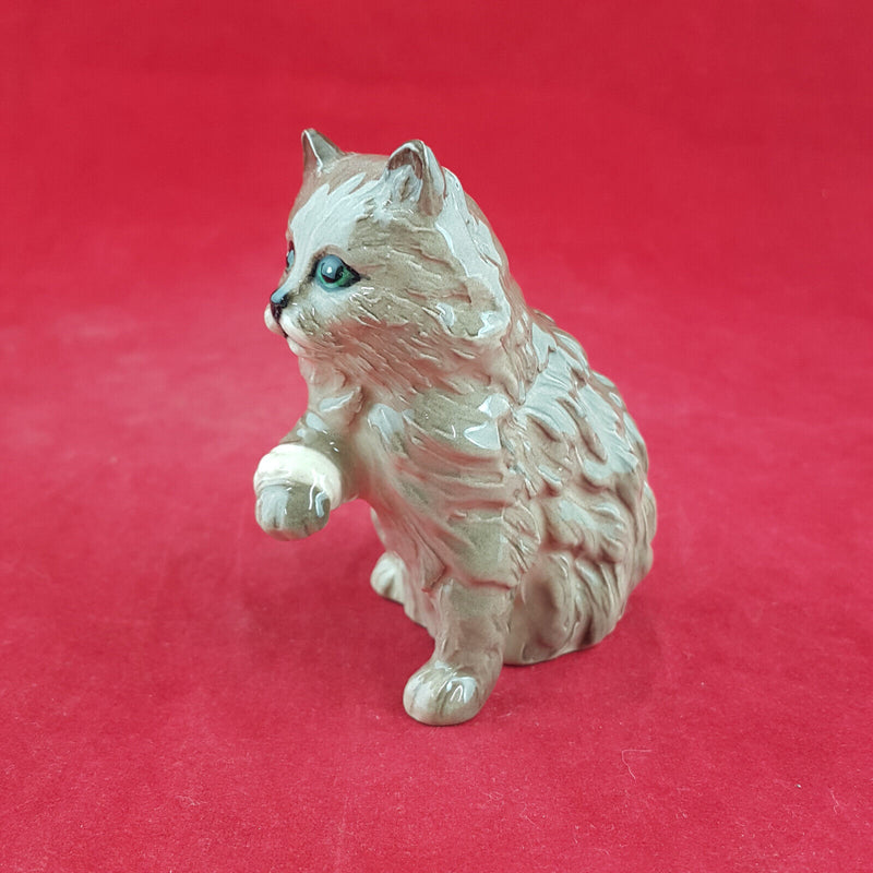 Royal Doulton Cats - Cat With Bandaged Paw DA195 - RD 1651