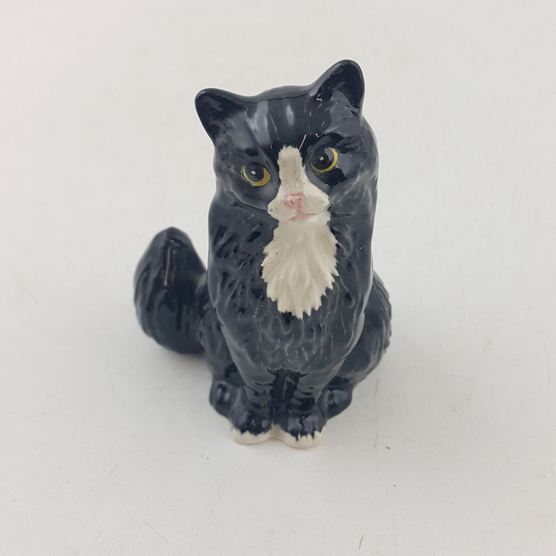 Royal Doulton Animals - Seated Black & White Persian Cat DA194 - RD 3611