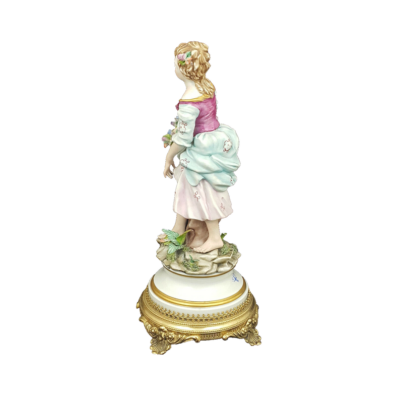 Capodimonte Figurine Lady with flower basket, metal base - damaged