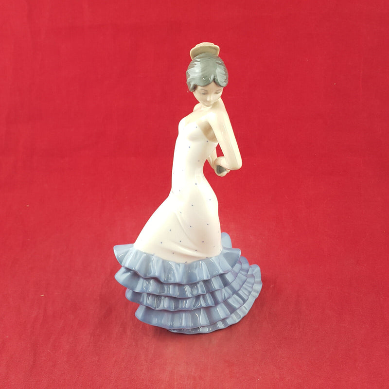 Nao By Lladro - Flamenco Dancer / Bailarina Garrida 418 (chipped) - L/N 3334