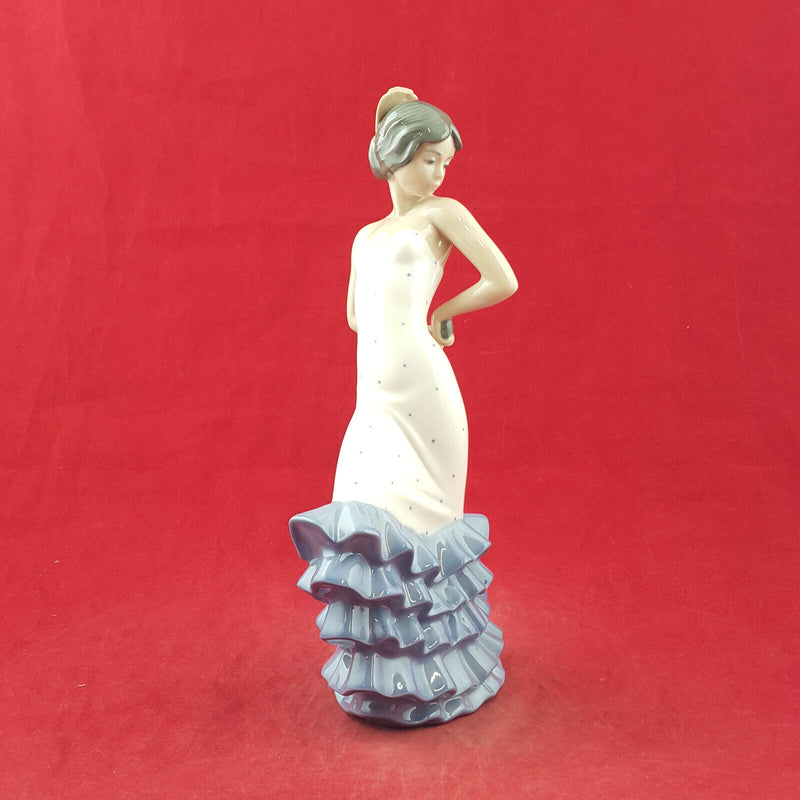 Nao By Lladro - Flamenco Dancer / Bailarina Garrida 418 (chipped) - L/N 3334