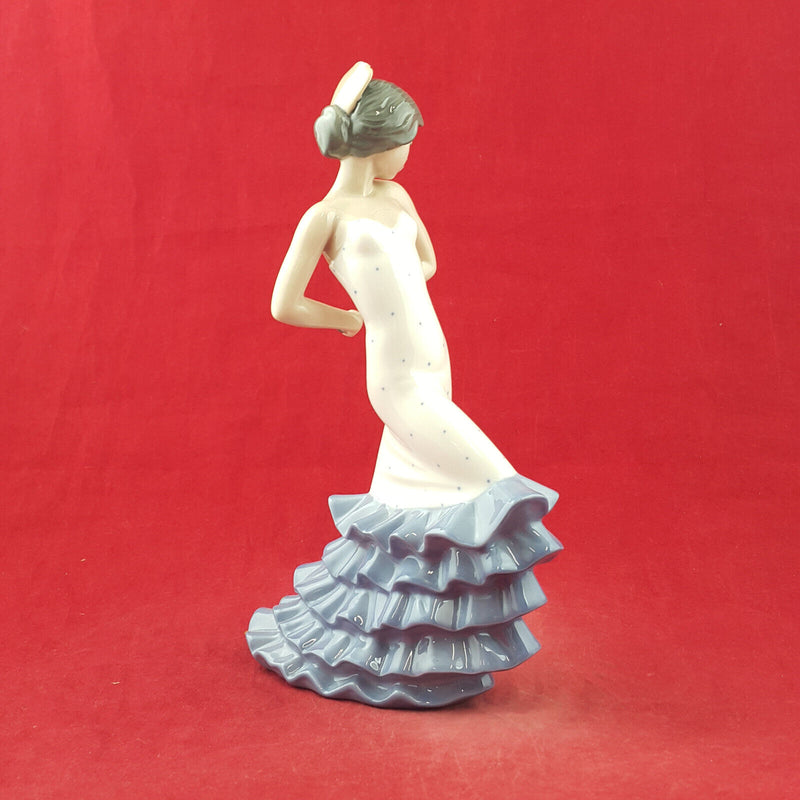 Nao By Lladro - Flamenco Dancer / Bailarina Garrida 418 (chipped) - L/N 3334