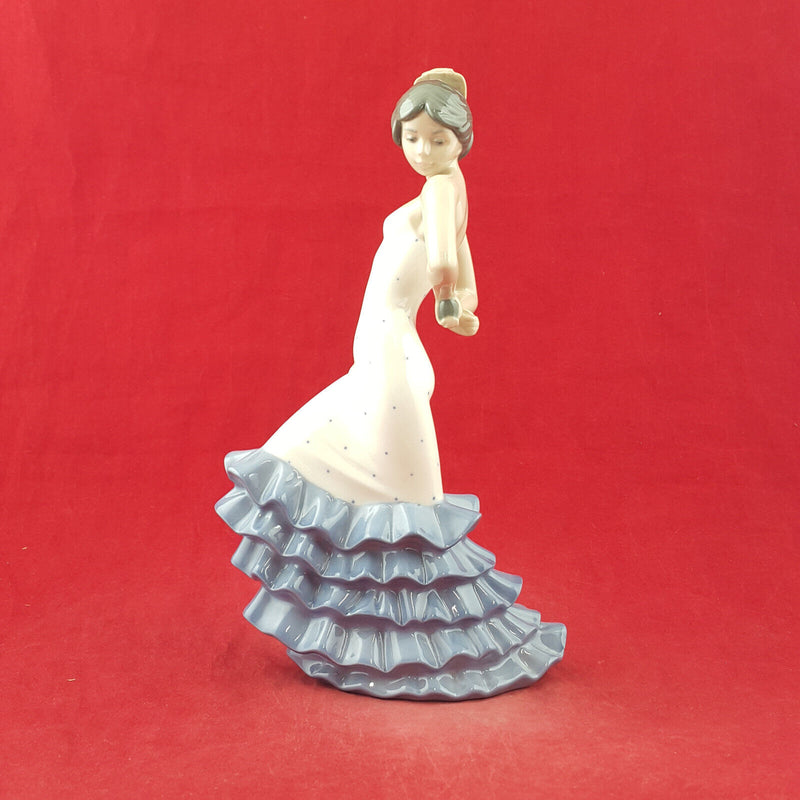 Nao By Lladro - Flamenco Dancer / Bailarina Garrida 418 (chipped) - L/N 3334