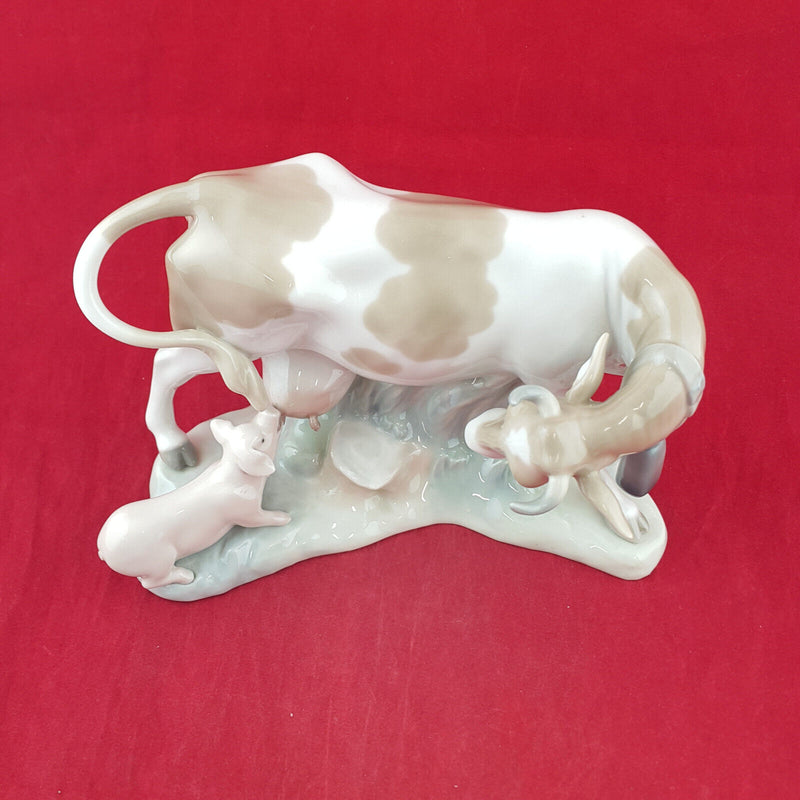 Lladro - Cow With Pig 4640 - L/N 1989