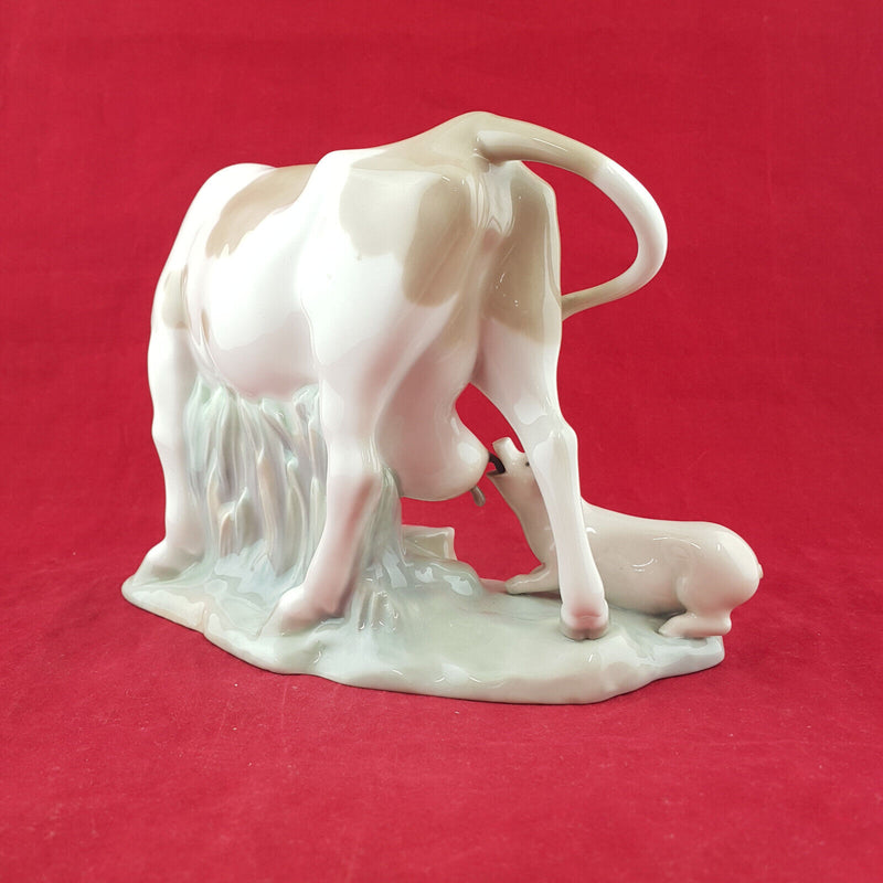 Lladro - Cow With Pig 4640 - L/N 1989