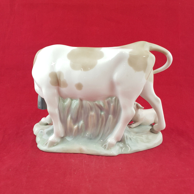 Lladro - Cow With Pig 4640 - L/N 1989