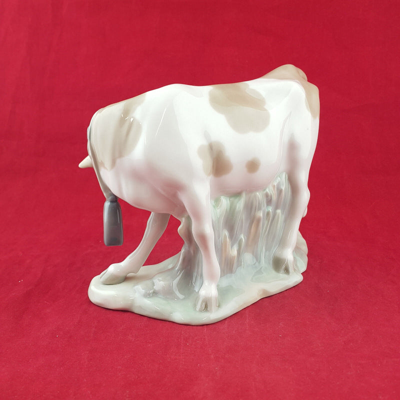 Lladro - Cow With Pig 4640 - L/N 1989