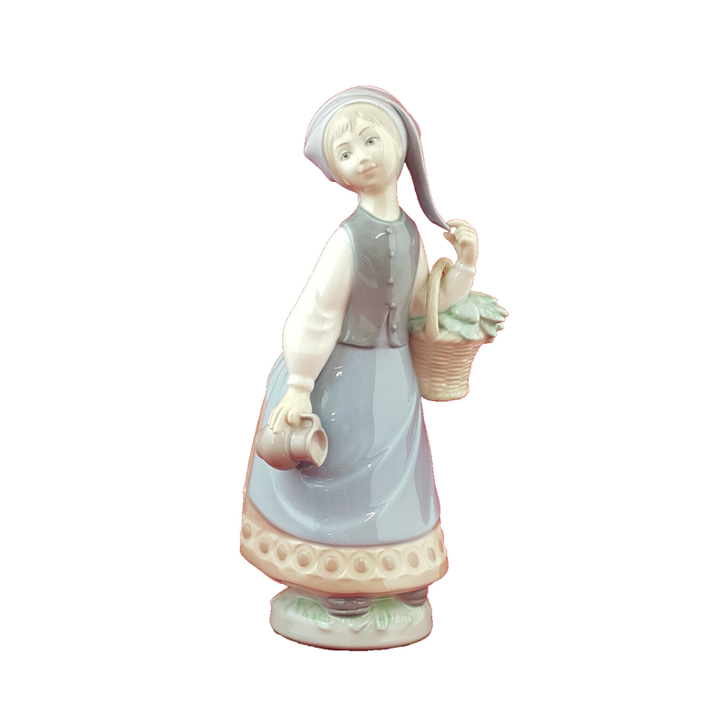 Lladro - Woman With Scarf 5024 - L/N 1024